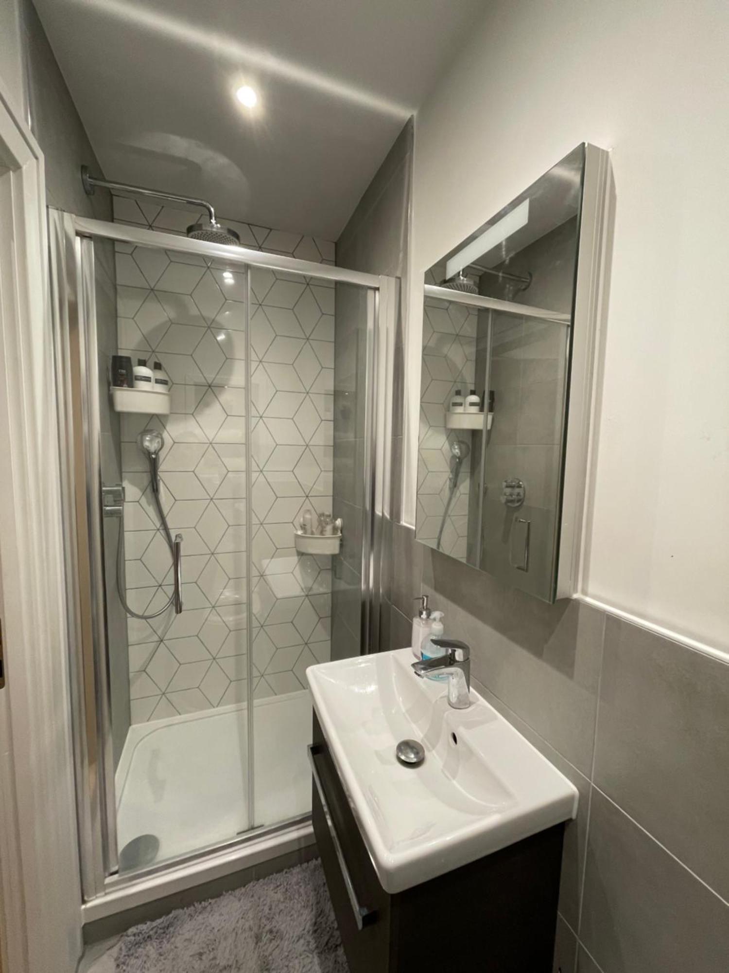 London Heathrow Airport Apartment Voyager House Terminal 12345 - Ev Electric And Parking Available Hillingdon Dış mekan fotoğraf